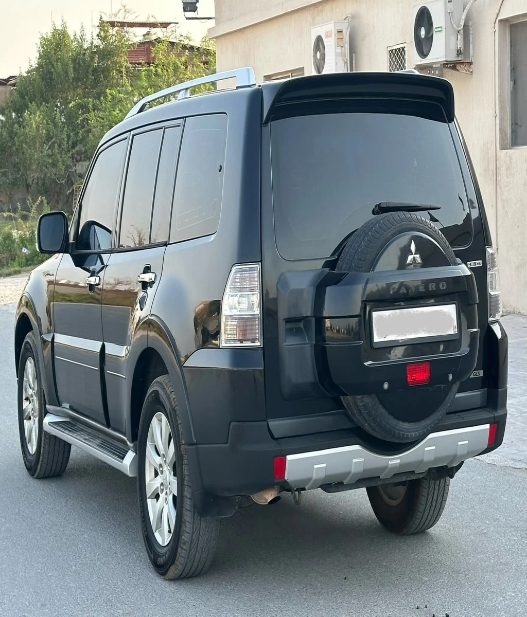 باجيرو موديل 2009 خليجي 6 سلندر ماشي 268000 كم - Image 3