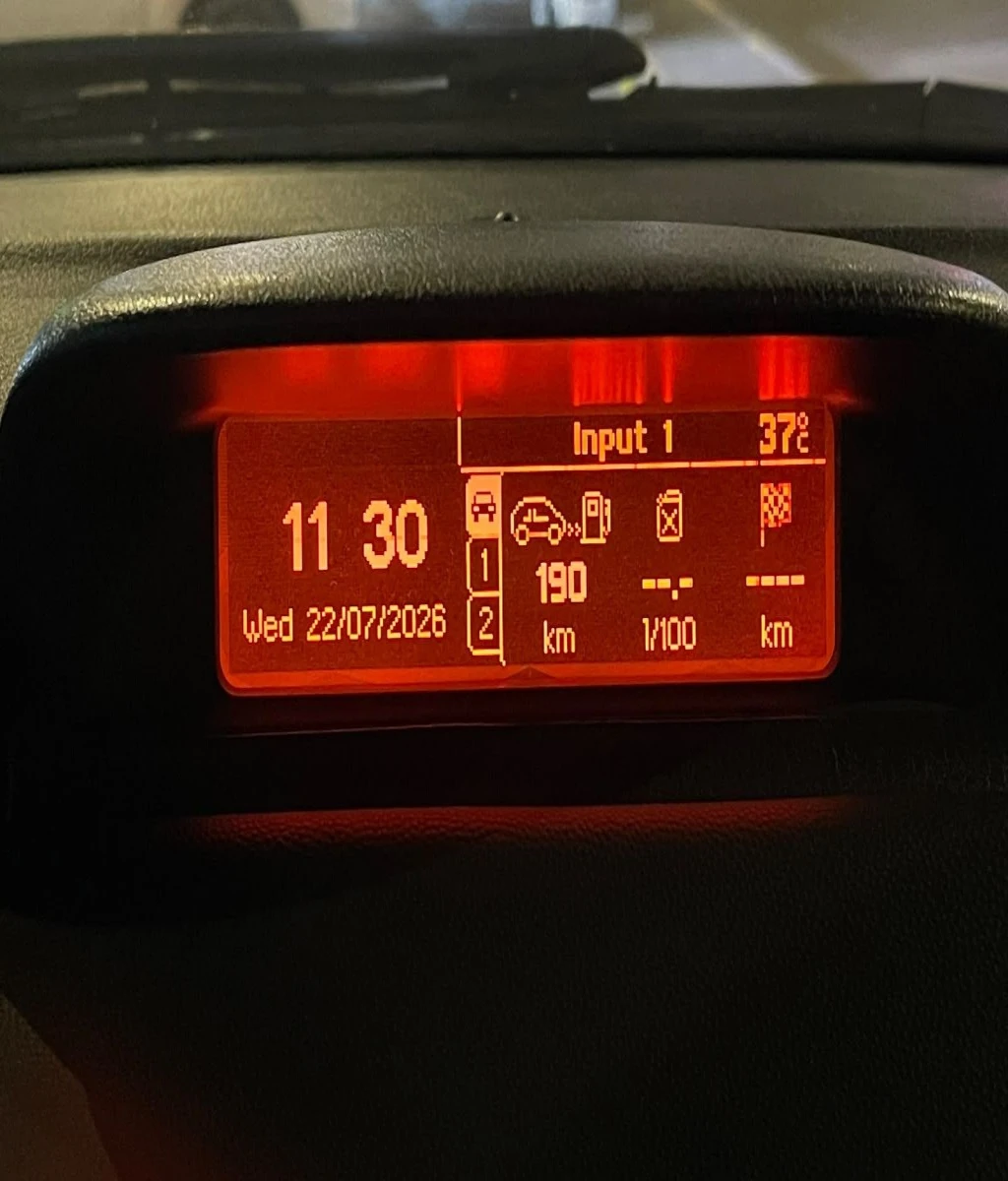 Peugeot 307cc with 8 months registration - Image 11