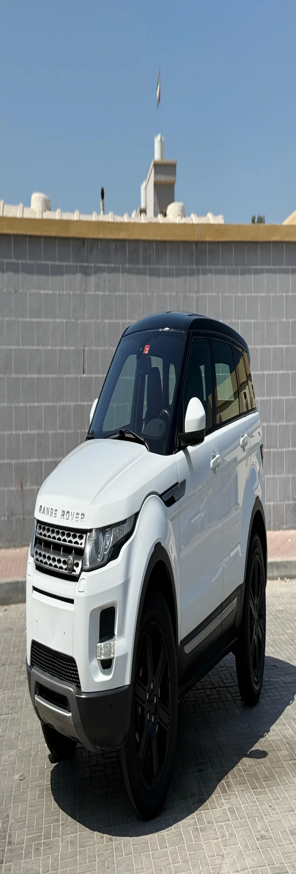 Range Rover Evoque in excellent condition,  original paint. - Image 2