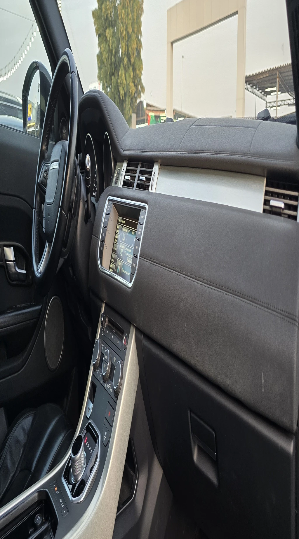 Range Rover Evoque in excellent condition,  original paint. - Image 10