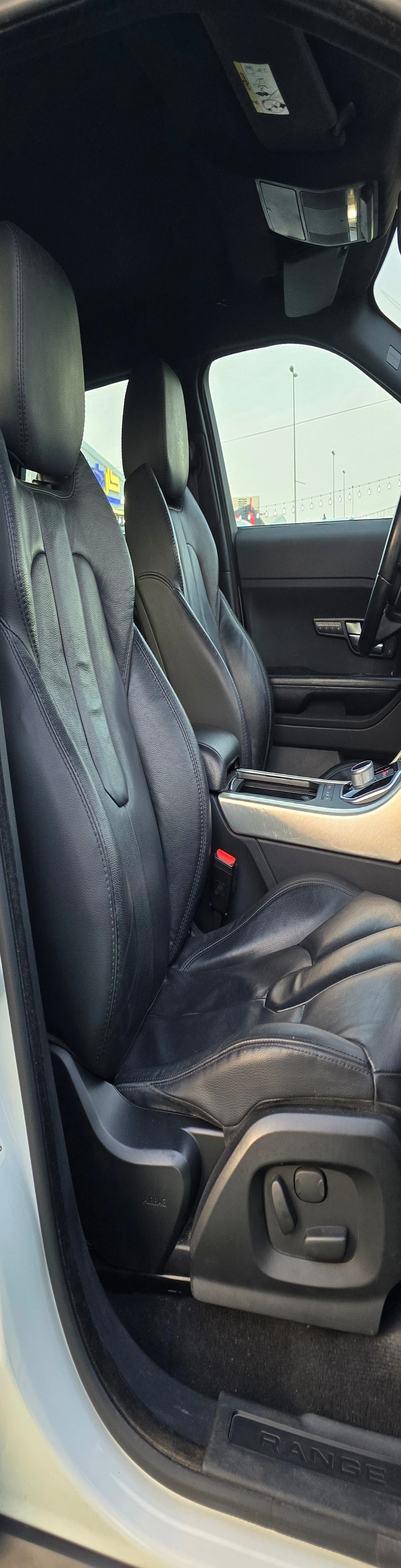 Range Rover Evoque in excellent condition,  original paint. - Image 9