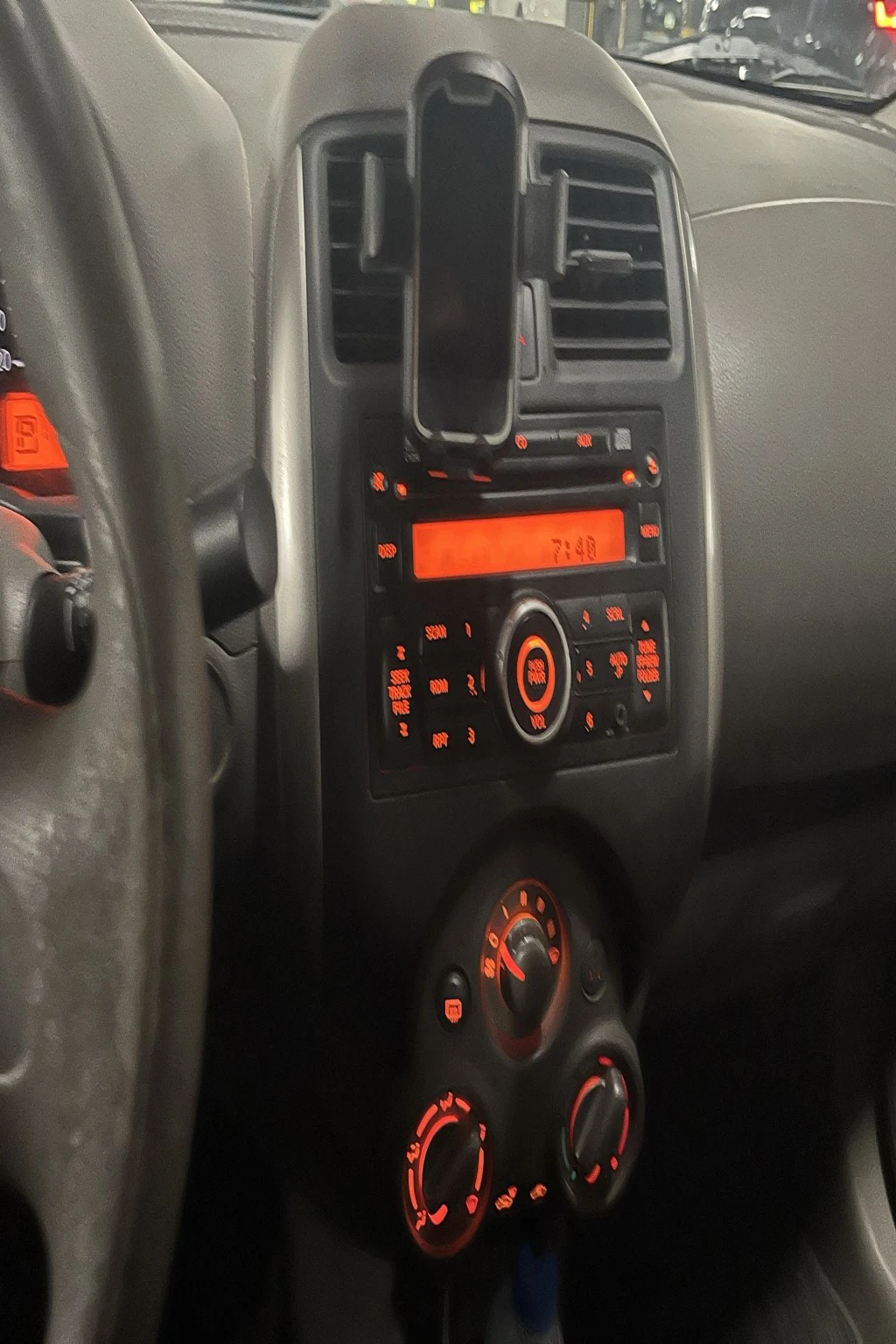 Nissan Sunny 2013 GCC for sale - Image 5