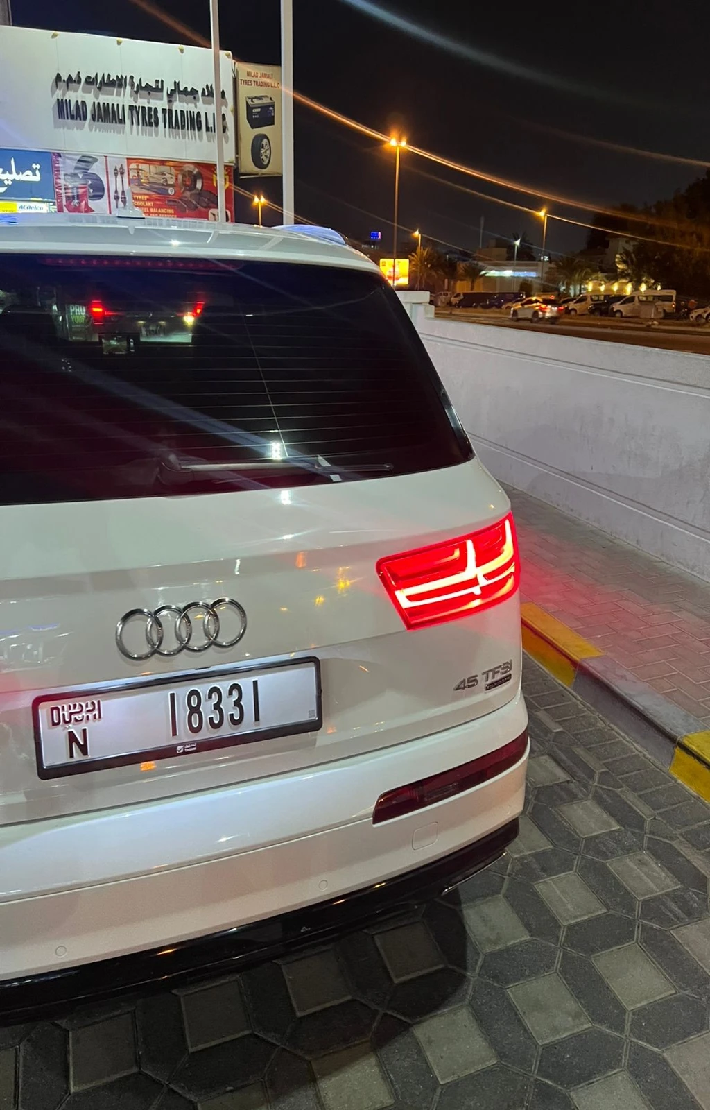 Audi Q7 - Image 6