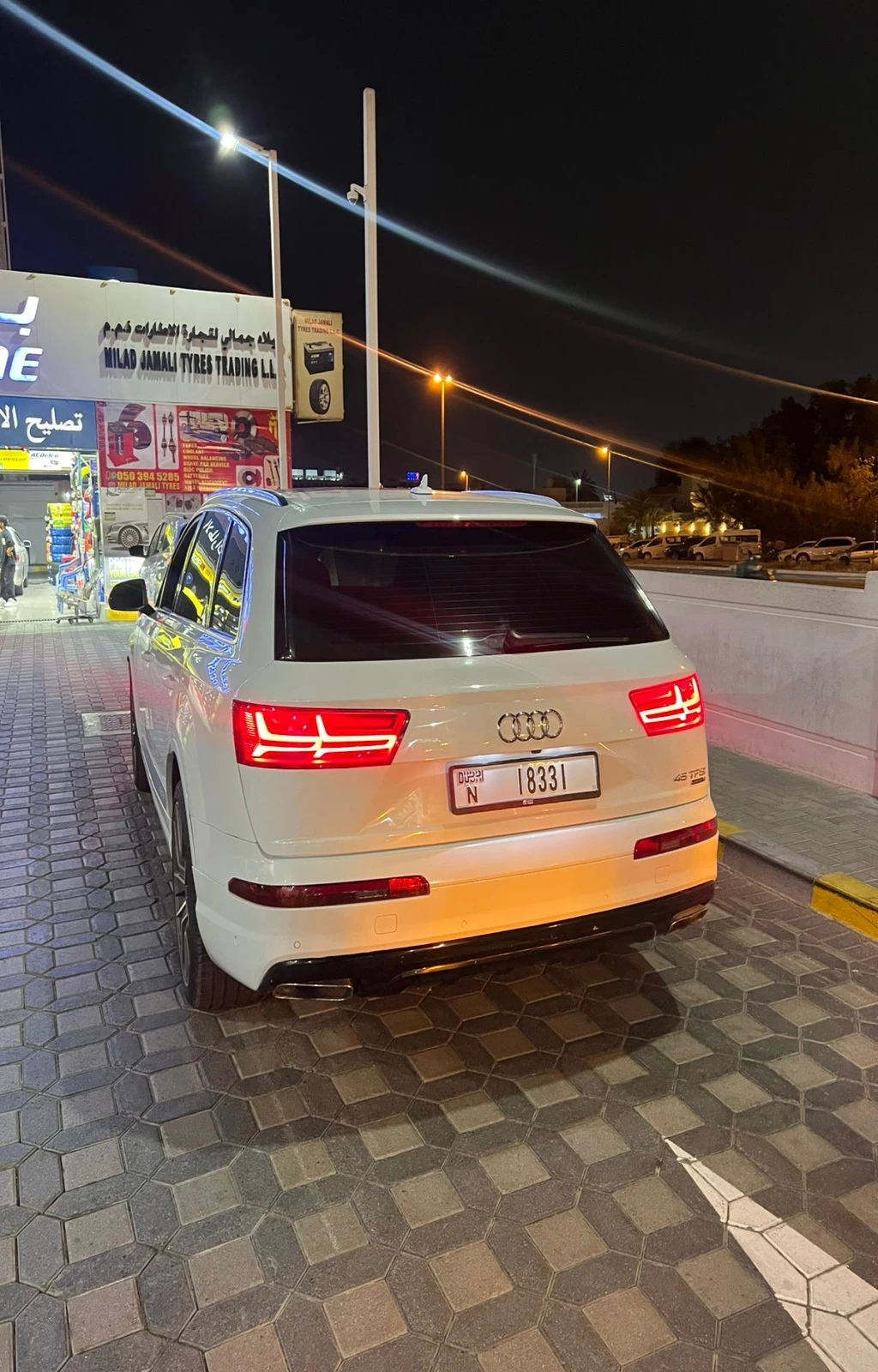 Audi Q7 - Image 8
