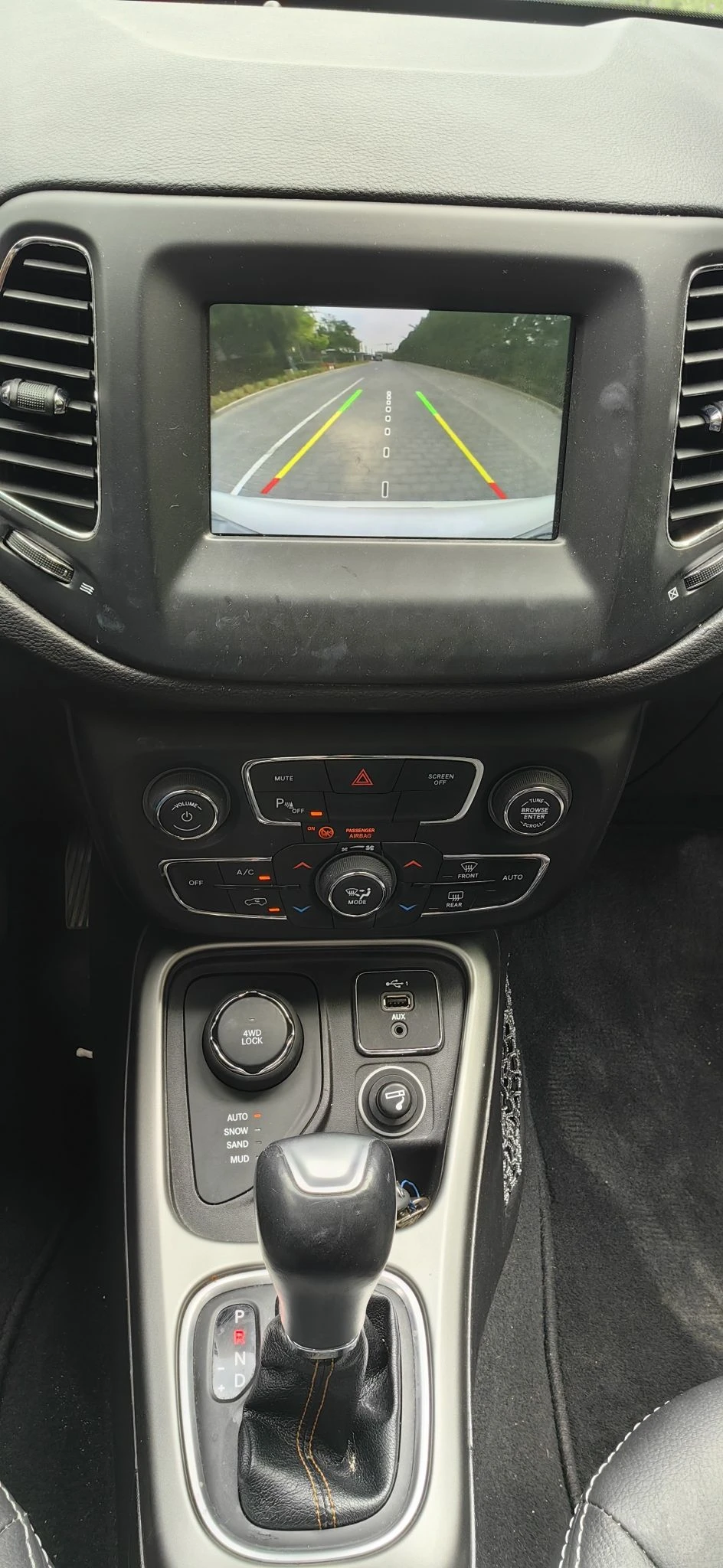 2020 JEEP COMPASS GCC 4X4 54K KM - Image 11