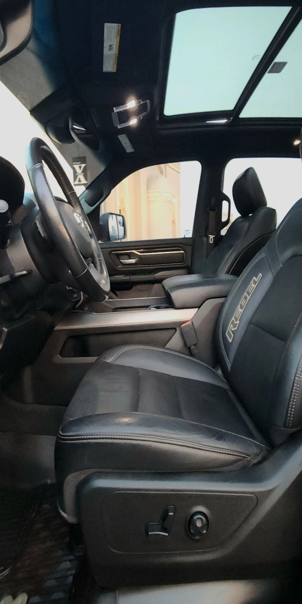 دودج رام فئة ريبل محرك 5.7 -4×4 أعلى المواصفات بأفضل سعر بالخليج  تحويل فوري لا يحتاج اي مصاريف يقبل الدفع كاش او تمويل بنكي - Image 12