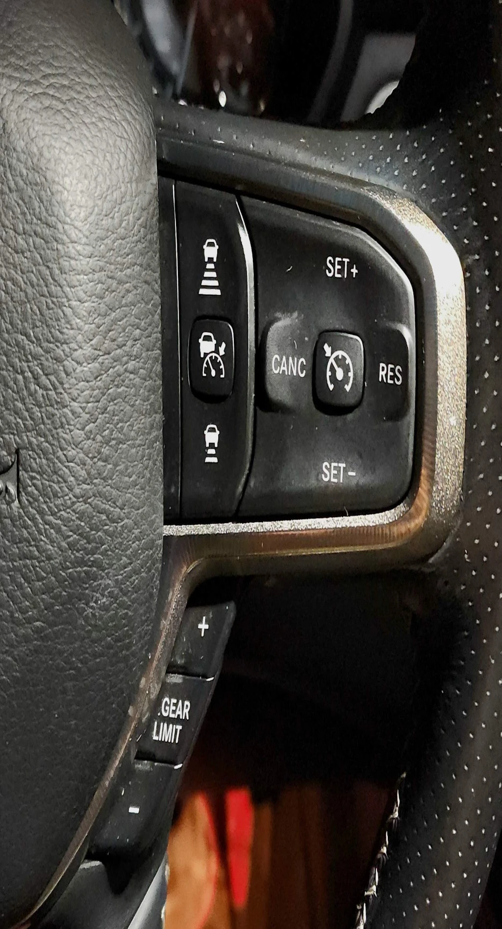 دودج رام فئة ريبل محرك 5.7 -4×4 أعلى المواصفات بأفضل سعر بالخليج  تحويل فوري لا يحتاج اي مصاريف يقبل الدفع كاش او تمويل بنكي - Image 8