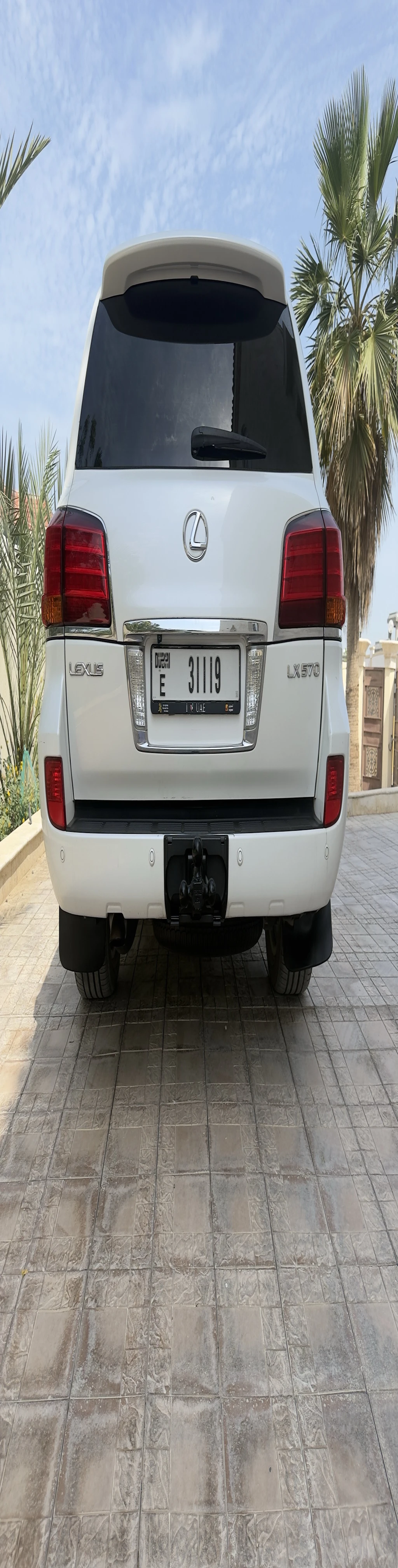 LX 570 clean title No Accident - Image 3