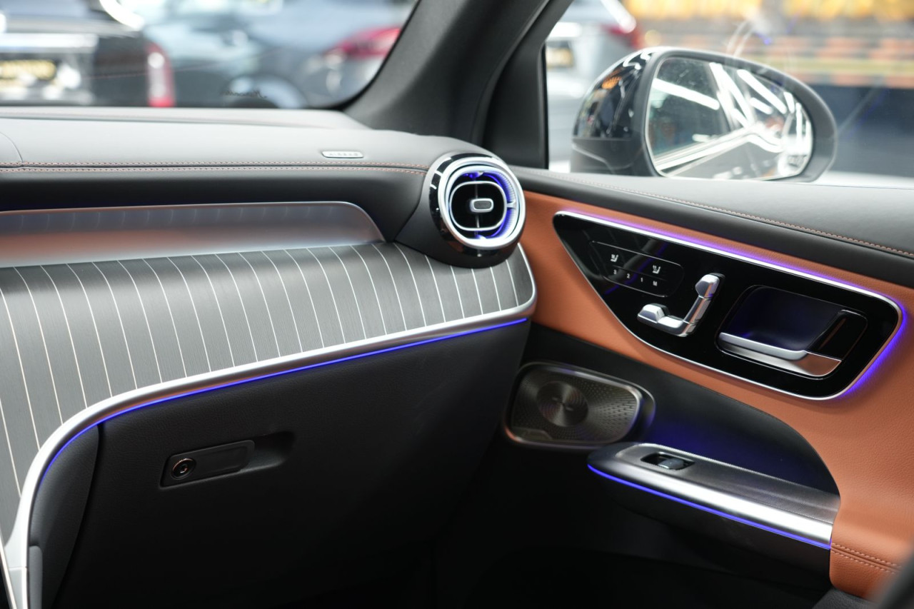 Mercedes Benz 190 - Image 9