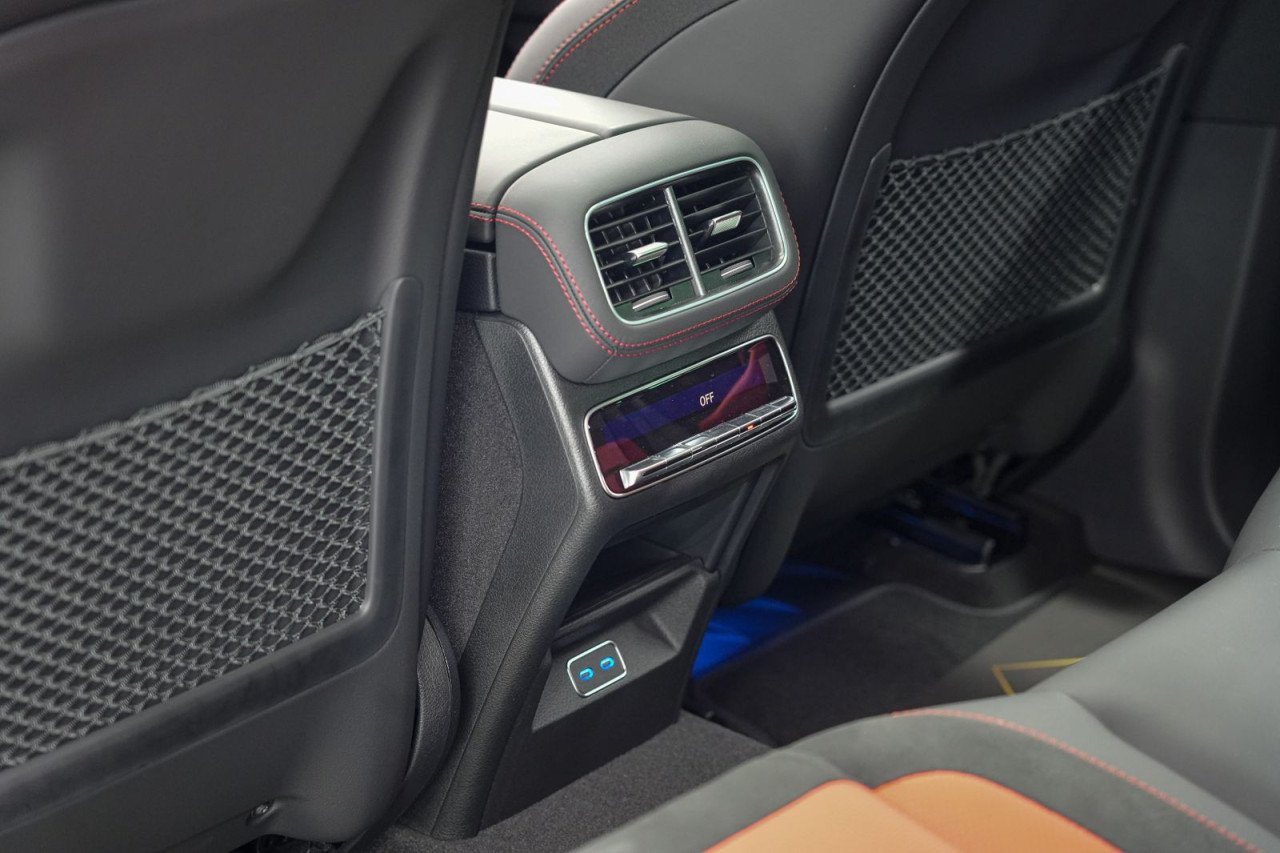 Mercedes Benz 190 - Image 21