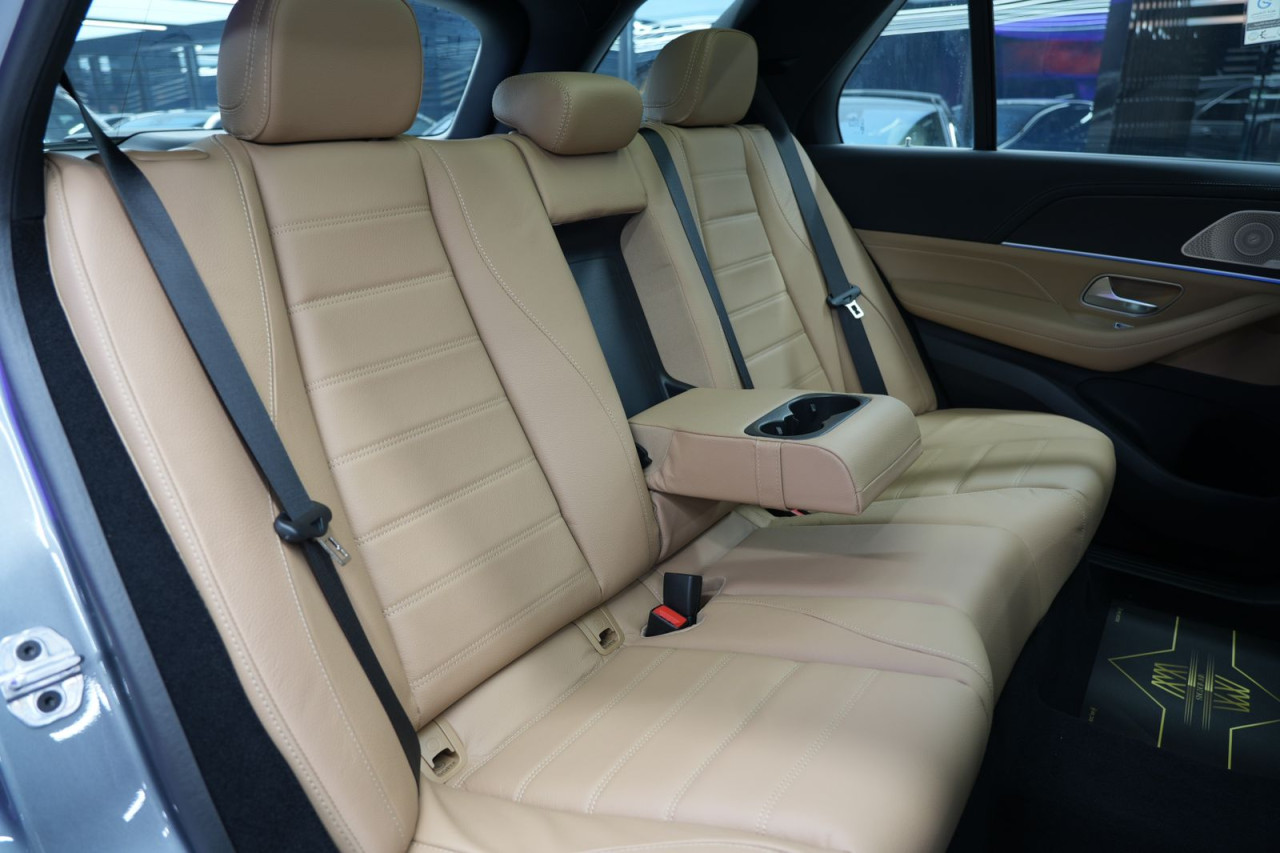 Mercedes Benz GLE SUV - Image 12