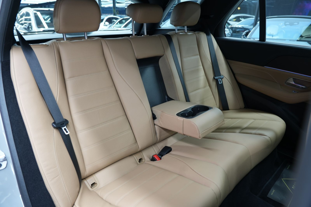 Mercedes Benz GLE SUV - Image 11