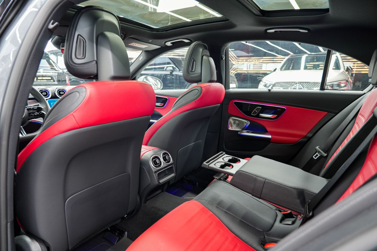 Mercedes Benz C-Class - Image 8