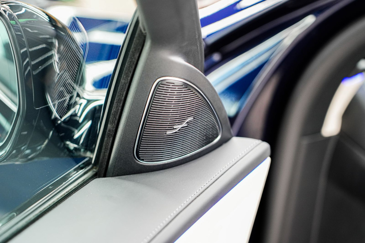 Mercedes Benz E-Class - Image 10