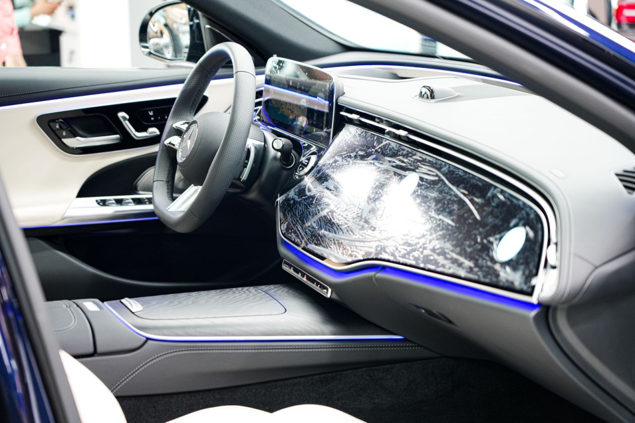 Mercedes Benz E-Class - Image 8
