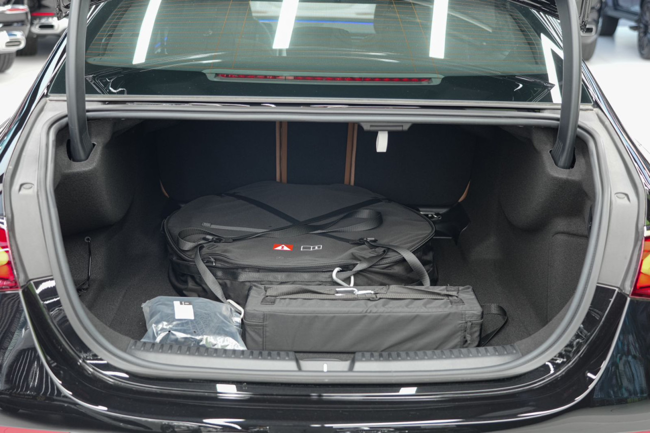 Mercedes Benz E-Class - Image 3