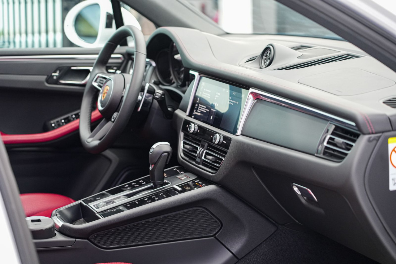 Porsche Macan - Image 14
