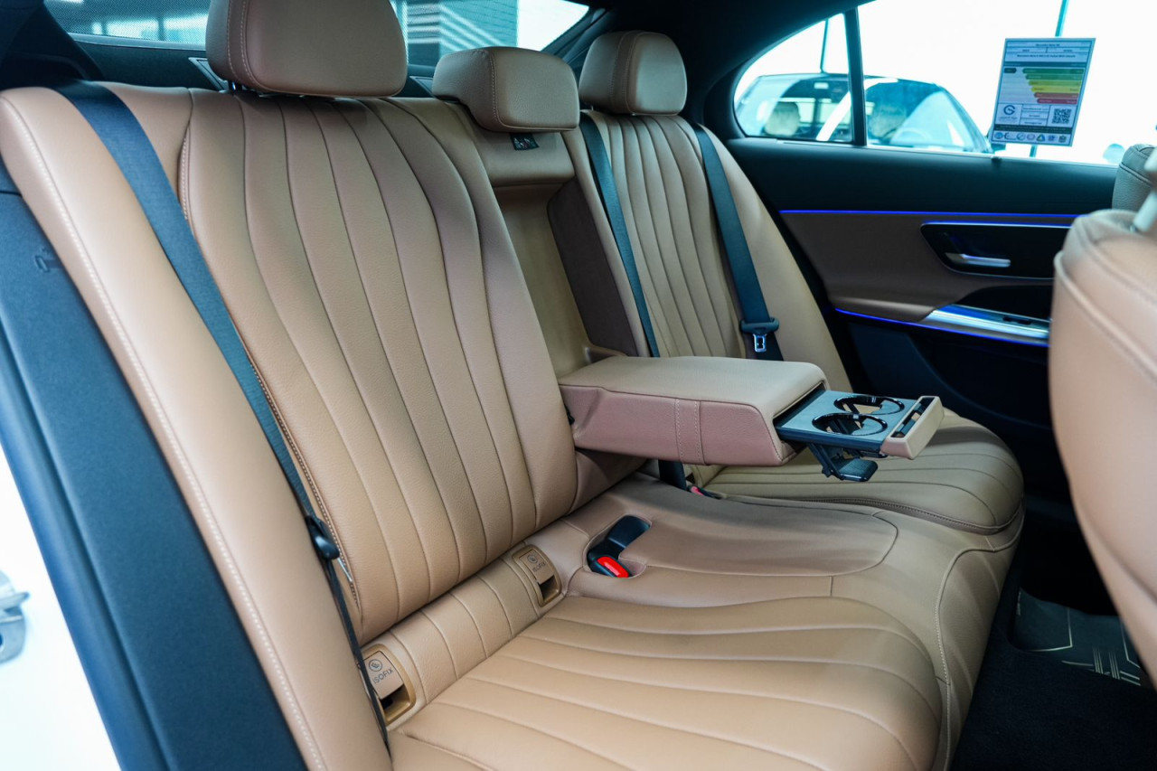 Mercedes Benz E-Class - Image 9