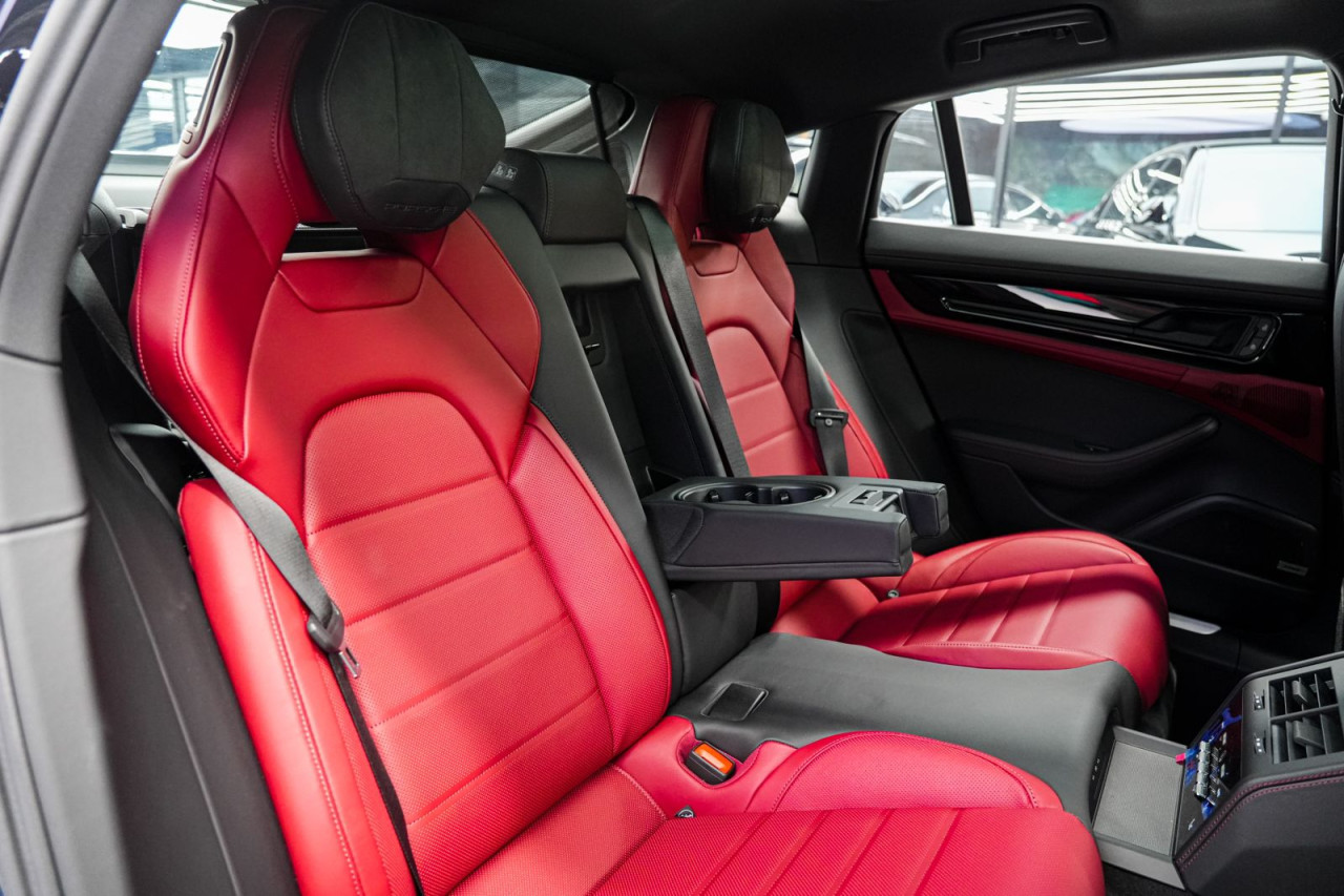 Porsche Panamera - Image 4