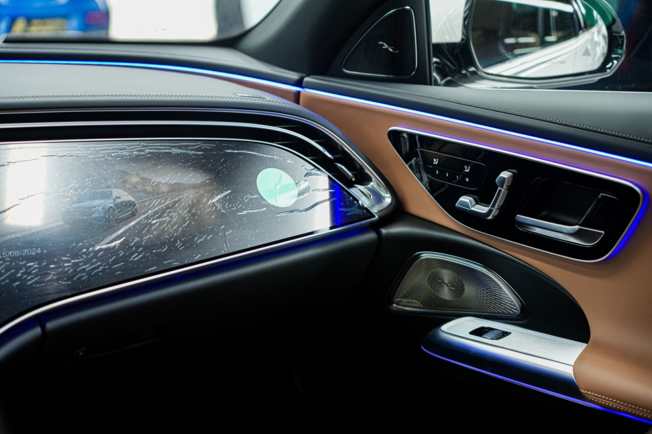 Mercedes Benz E-Class - Image 8