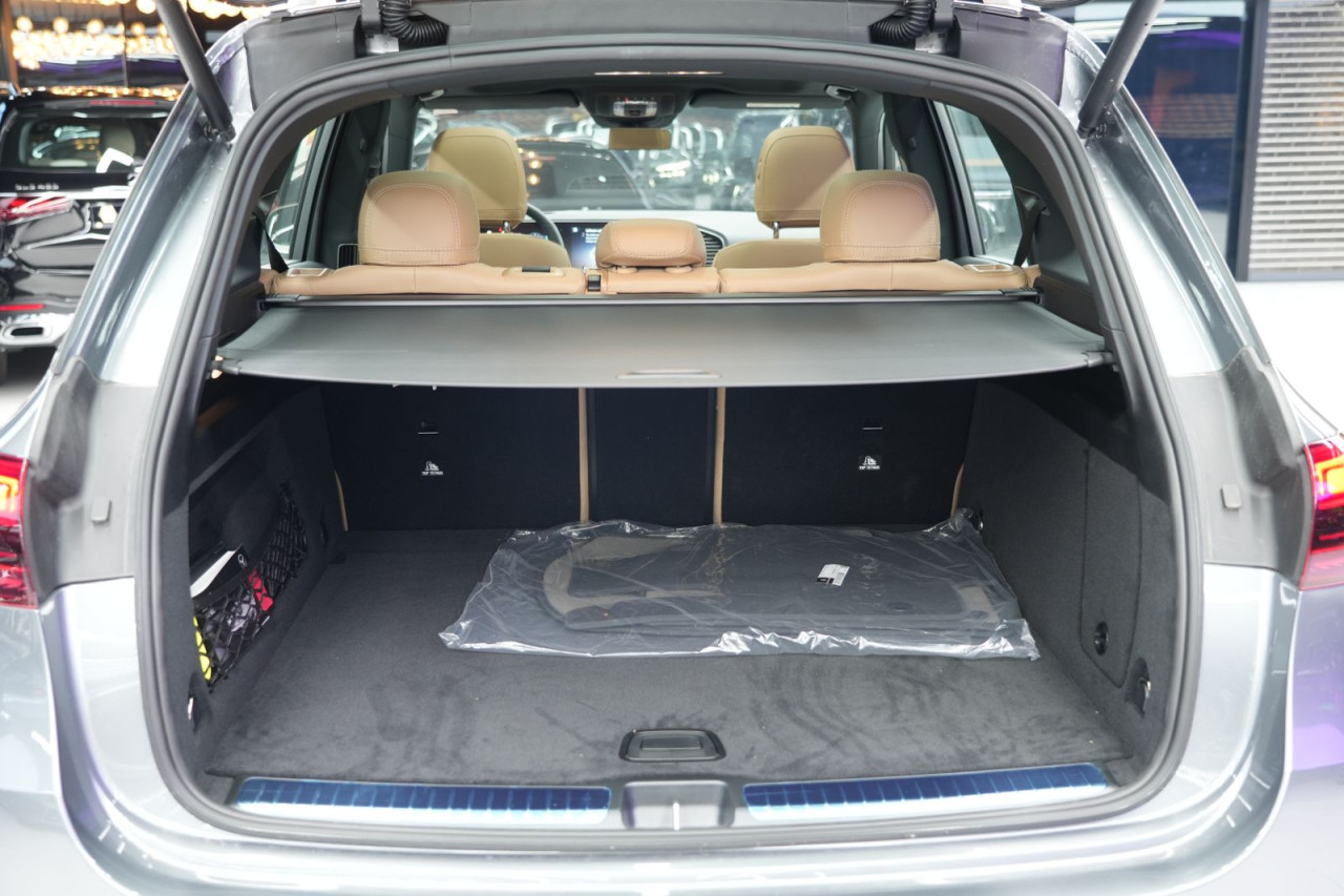 Mercedes Benz GLE SUV - Image 2