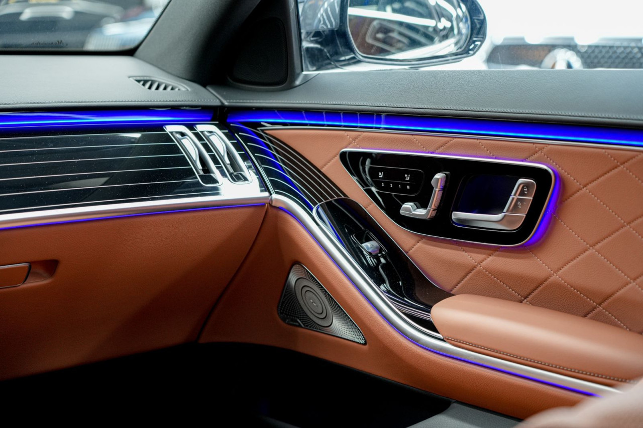 Mercedes Benz S-Class - Image 9