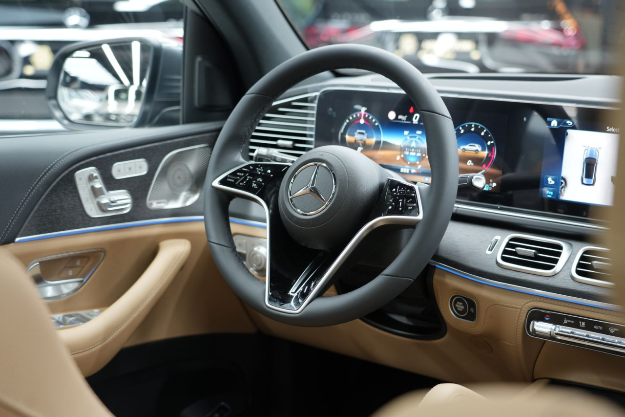 Mercedes Benz GLE SUV - Image 8