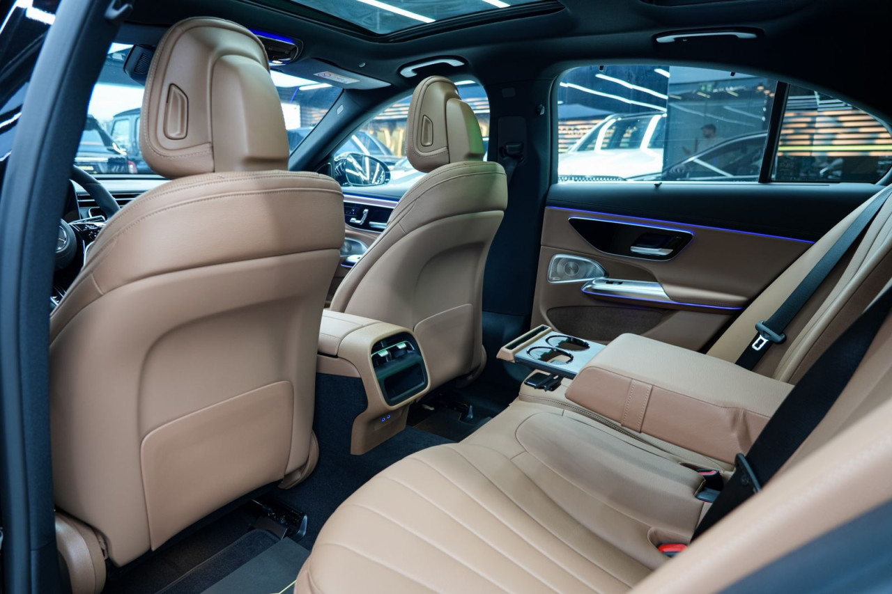 Mercedes Benz E-Class - Image 8