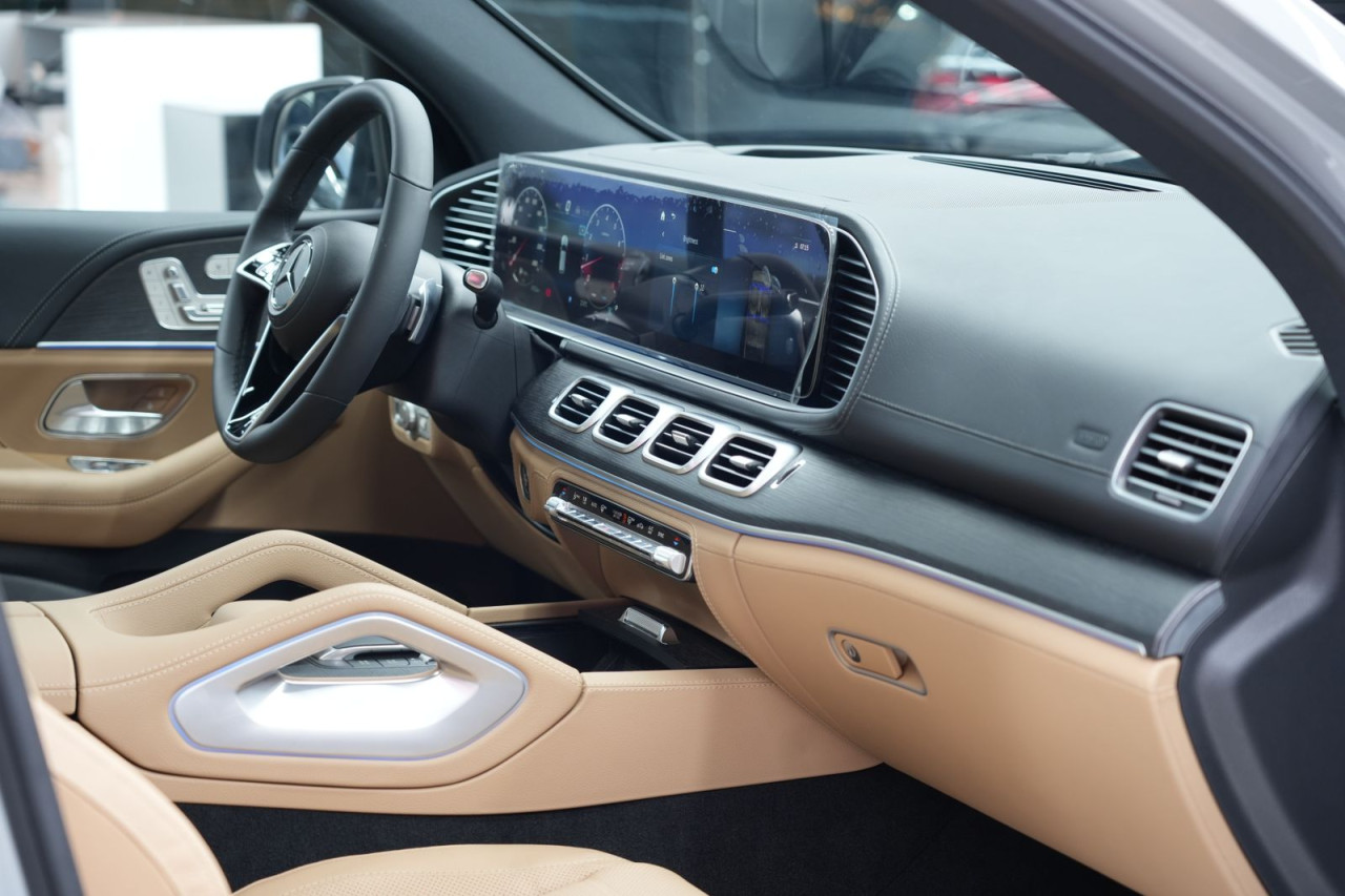 Mercedes Benz GLE SUV - Image 7