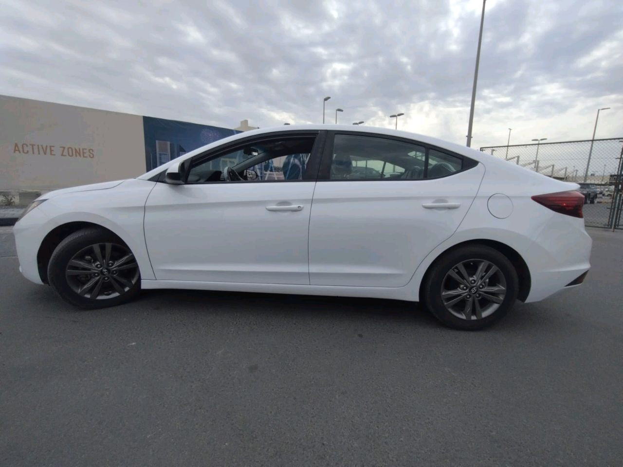 Hyundai Elantra - Image 8