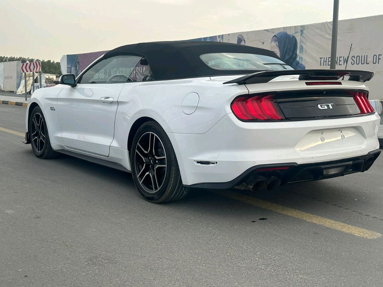 Ford Mustang - Image 7