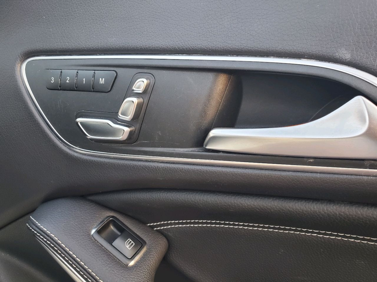 Mercedes Benz GLA - Image 13