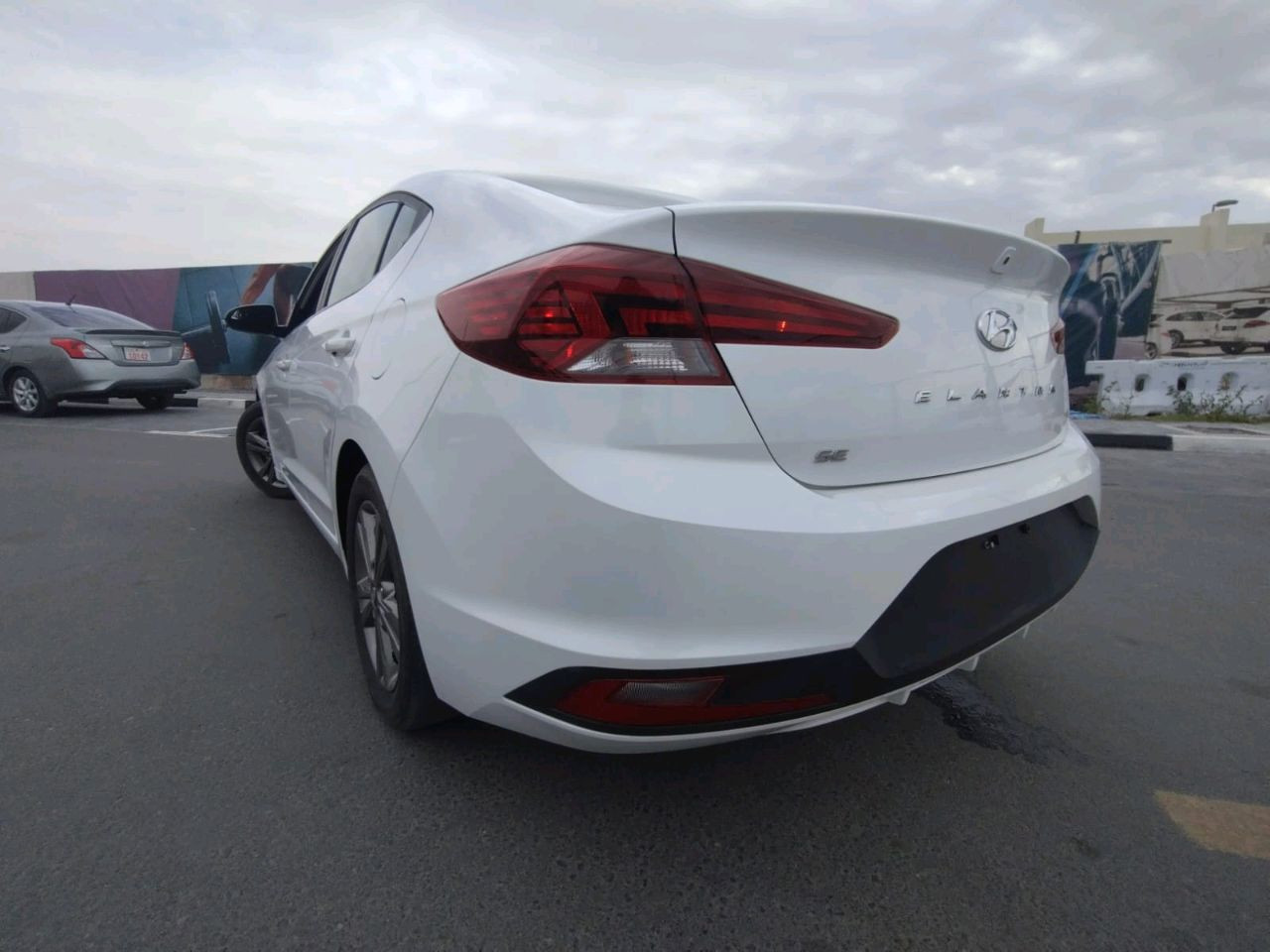 Hyundai Elantra - Image 11