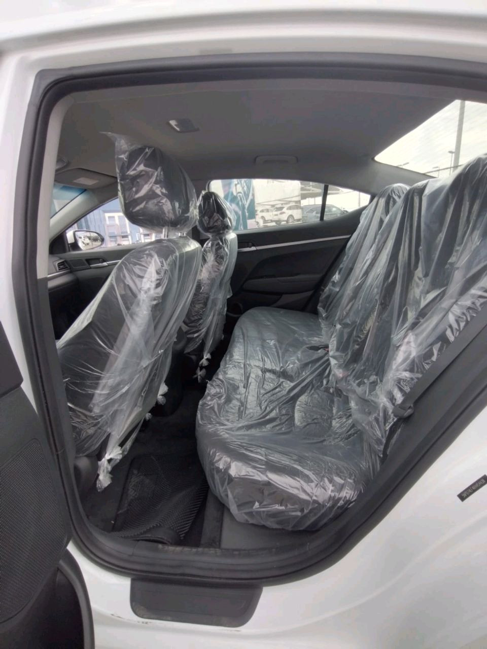 Hyundai Elantra - Image 4