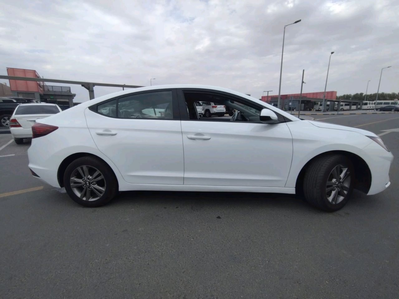 Hyundai Elantra - Image 6