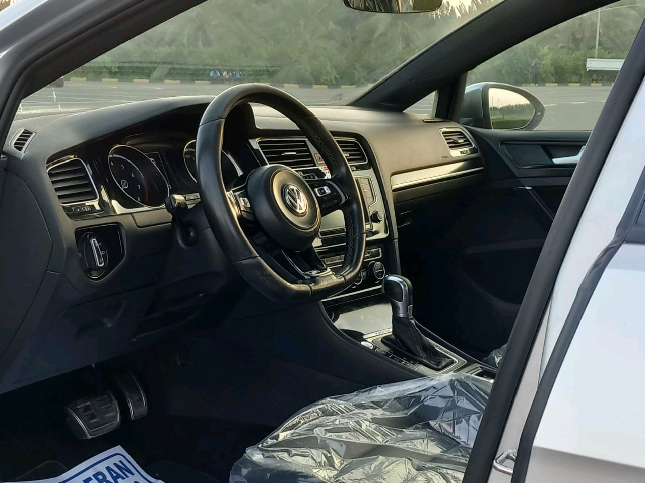 Volkswagen Golf R - Image 6