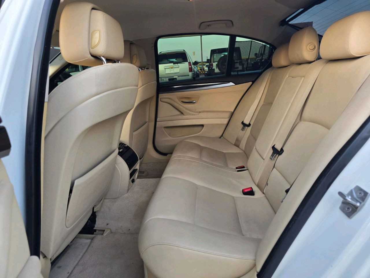 BMW 5-Series - Image 10