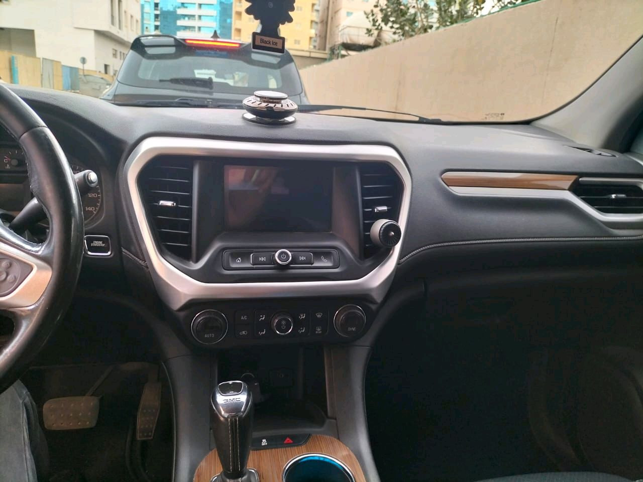 GMC Acadia - Image 11