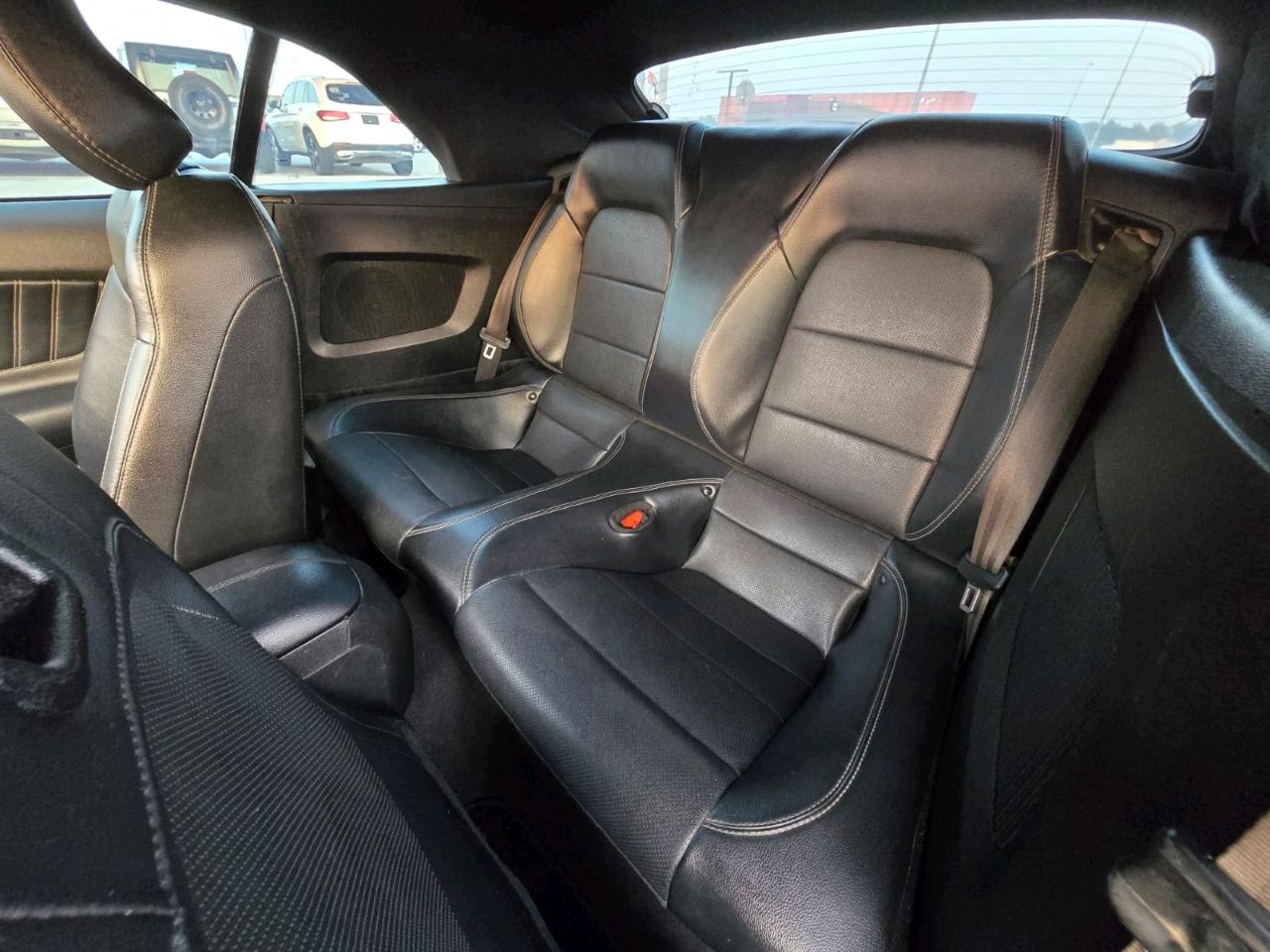 Ford Mustang - Image 11