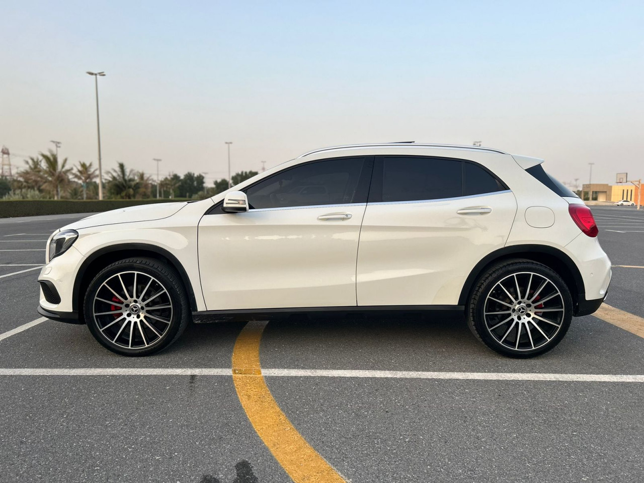 Mercedes Benz GLA - Image 2