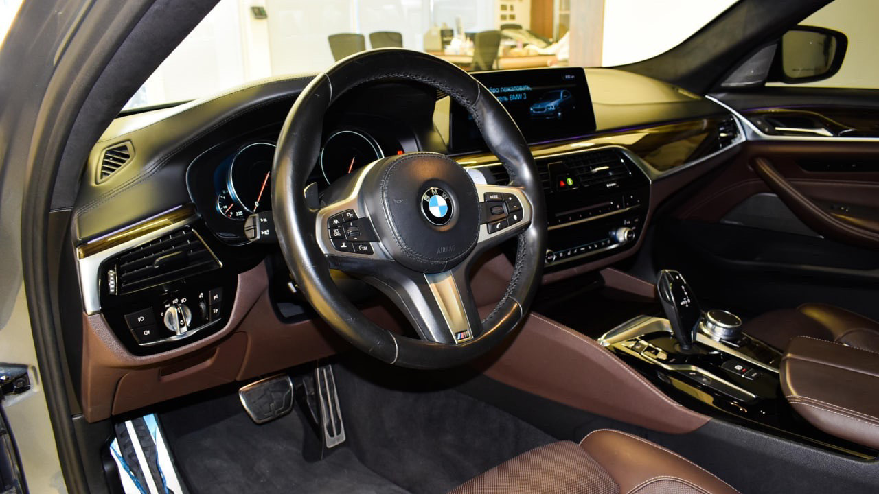 BMW 5-Series - Image 5