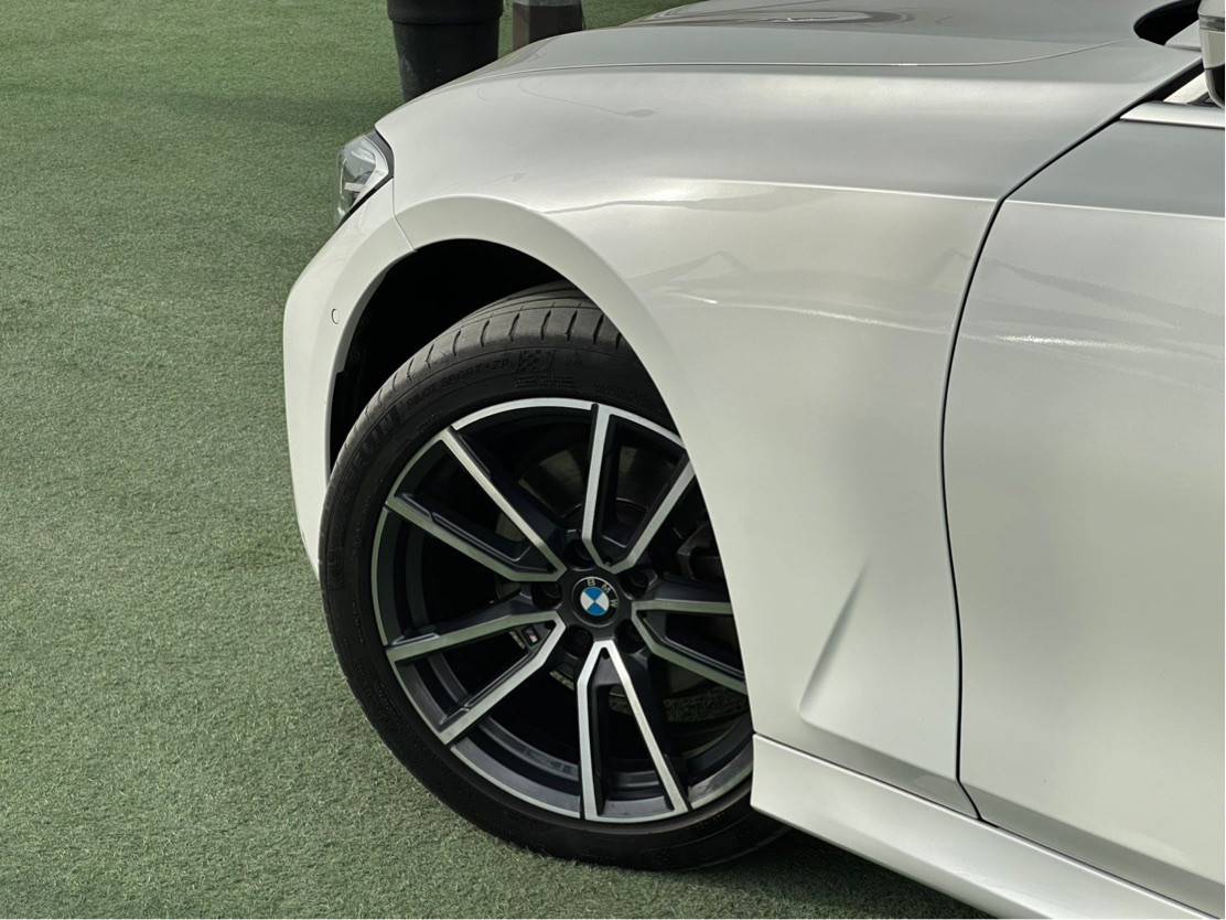 BMW 3-Series - Image 4