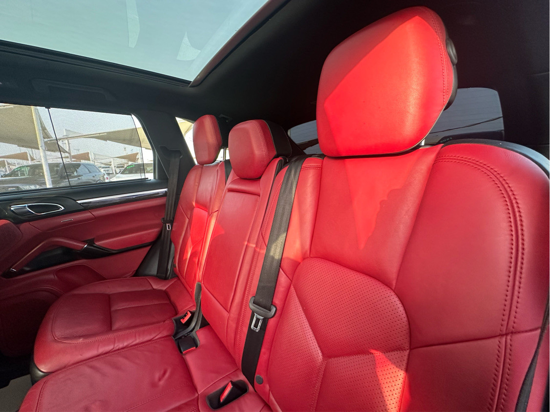 Porsche Cayenne - Image 8