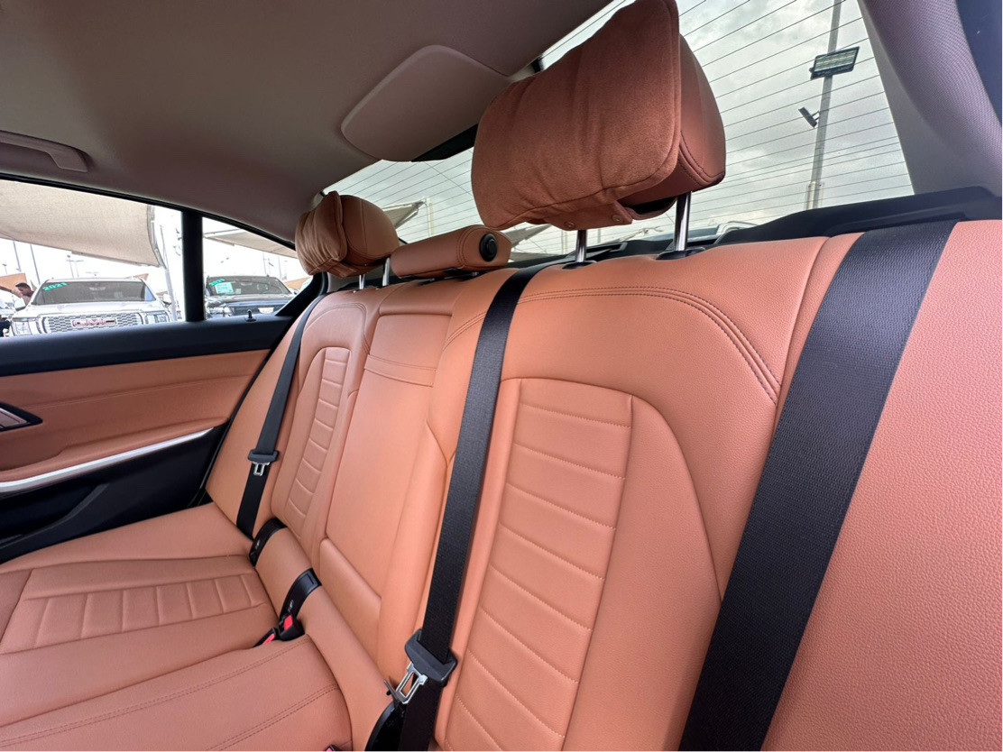 BMW 3-Series - Image 10