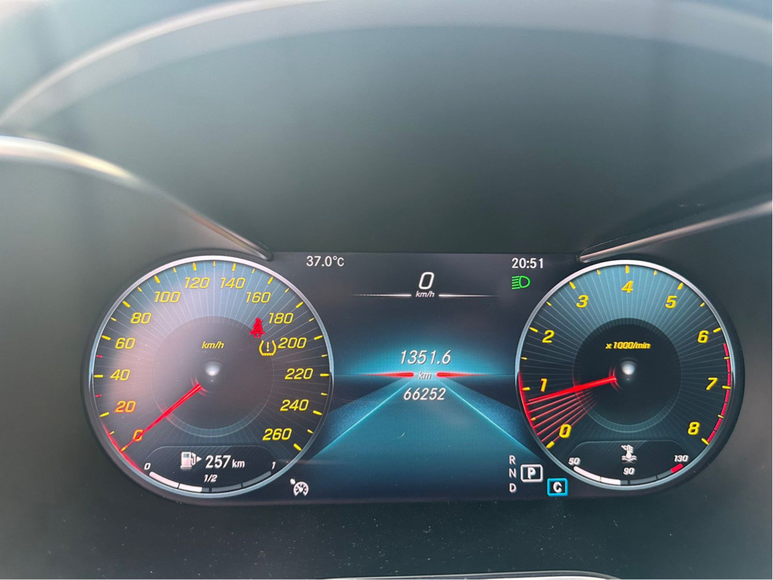 Mercedes Benz C-Class - Image 11