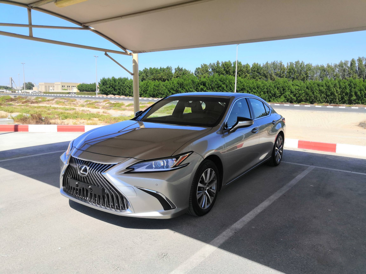 Lexus ES-Series - Image 2