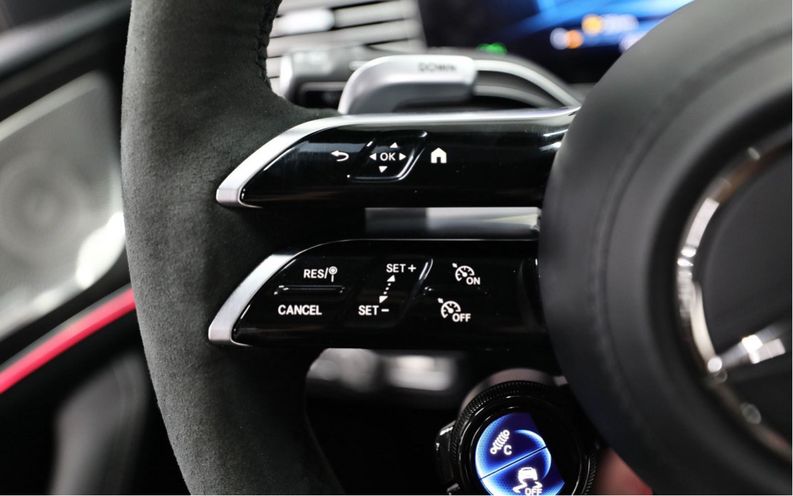 Mercedes Benz GLE SUV - Image 9