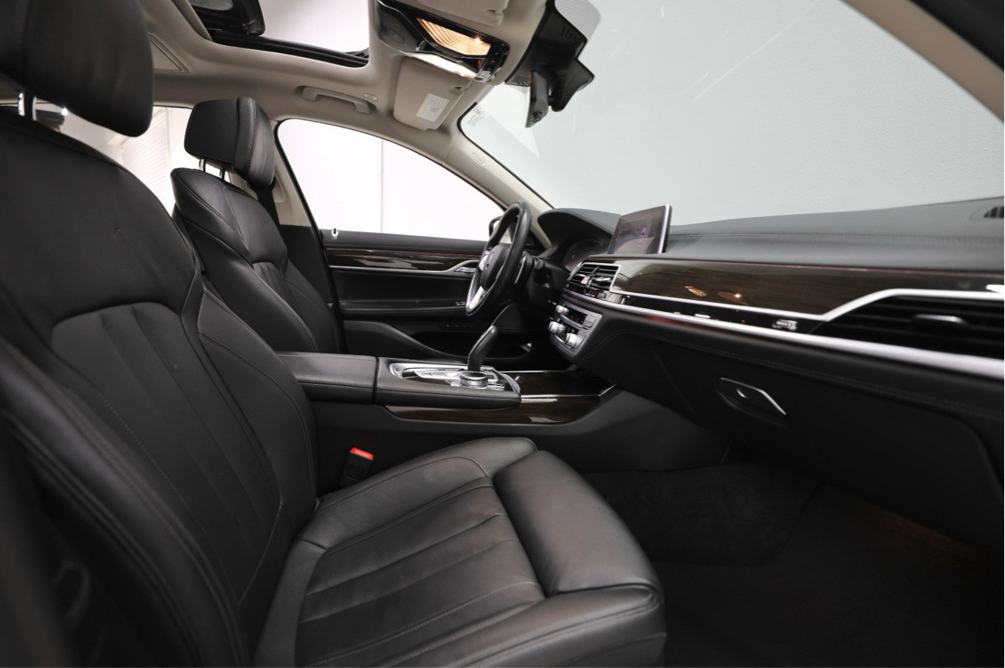 BMW 7-Series - Image 12