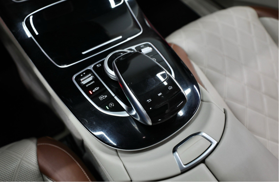 Mercedes Benz E-Class - Image 10