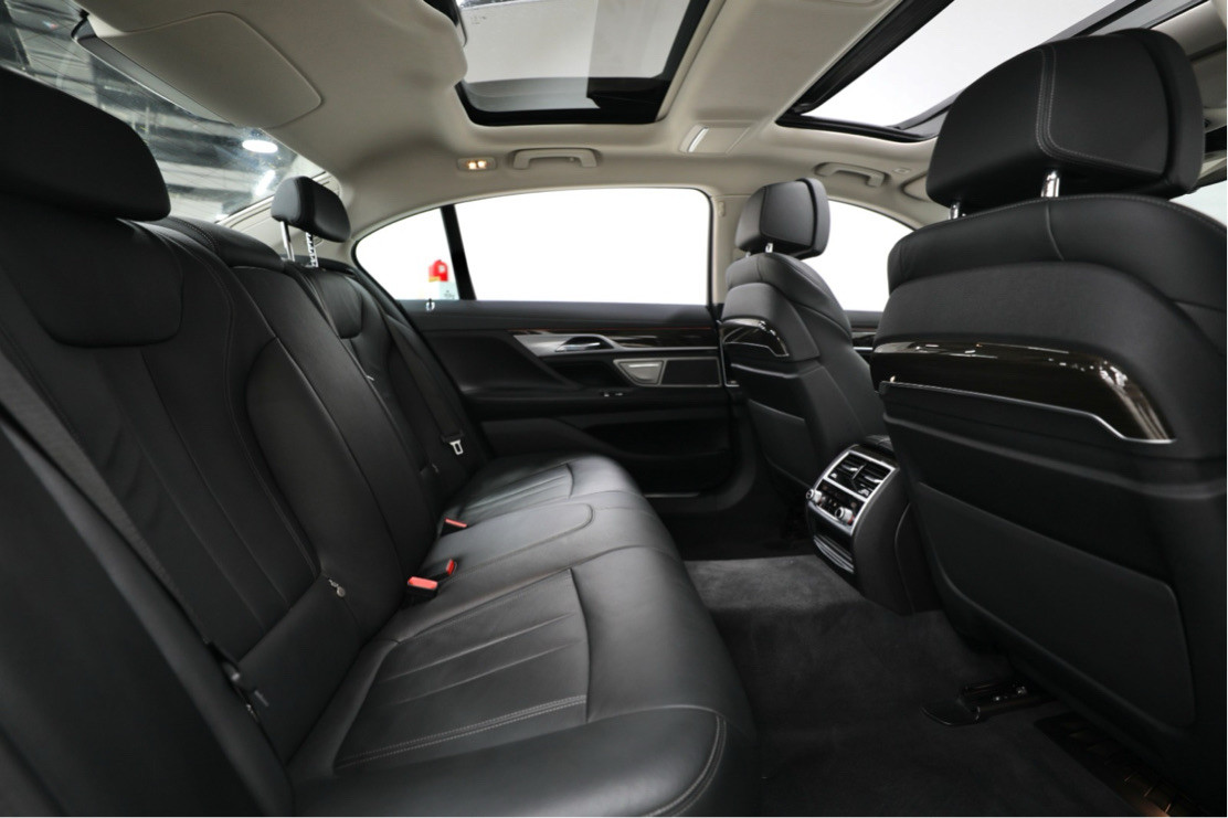 BMW 7-Series - Image 13